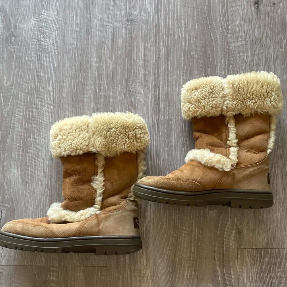 UGG Australia Sundance II Chestnut Brown Cream Suede Fur Boots Size 6